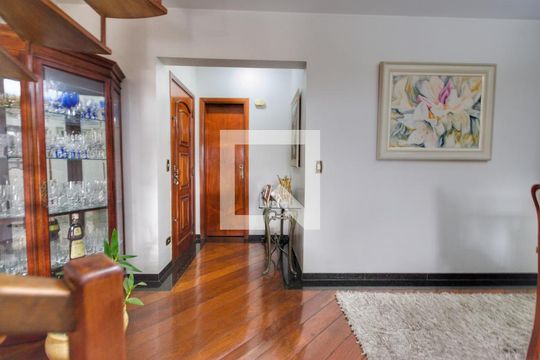 Para comprar apartamento mobiliado com 4 quartos, varanda, piscina e pet-friendly na Vila Mariana. — Sala de Jantar