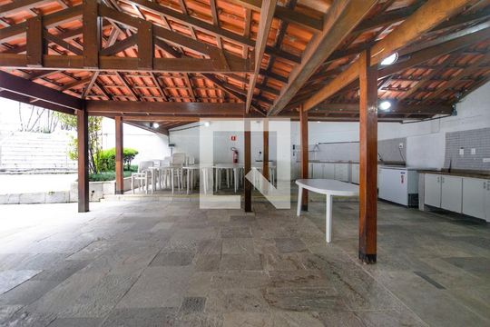 Para comprar apartamento mobiliado com 4 quartos, varanda, piscina e pet-friendly na Vila Mariana. — Área comum - Churrasqueira