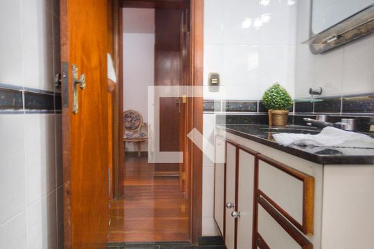 Para comprar apartamento mobiliado com 4 quartos, varanda, piscina e pet-friendly na Vila Mariana. — Banheiro
