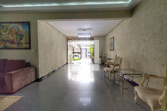 Para comprar apartamento mobiliado com 4 quartos, varanda, piscina e pet-friendly na Vila Mariana. — Hall de Entrada
