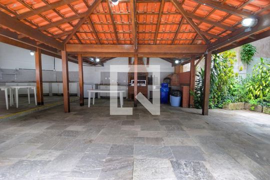 Para comprar apartamento mobiliado com 4 quartos, varanda, piscina e pet-friendly na Vila Mariana. — Área comum - Churrasqueira