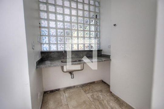 Para comprar apartamento mobiliado com 4 quartos, varanda, piscina e pet-friendly na Vila Mariana. — Área comum - Salão