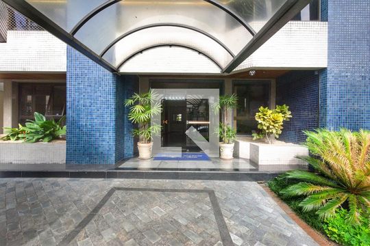Para comprar apartamento mobiliado com 4 quartos, varanda, piscina e pet-friendly na Vila Mariana. — Entrada