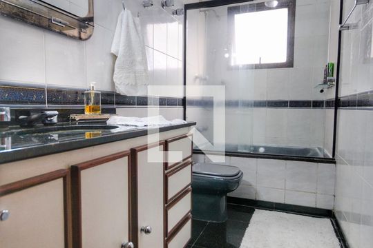 Para comprar apartamento mobiliado com 4 quartos, varanda, piscina e pet-friendly na Vila Mariana. — Banheiro