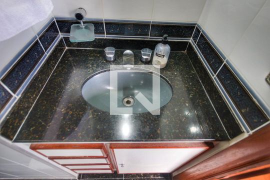 Para comprar apartamento mobiliado com 4 quartos, varanda, piscina e pet-friendly na Vila Mariana. — Quarto 1 - Suíte