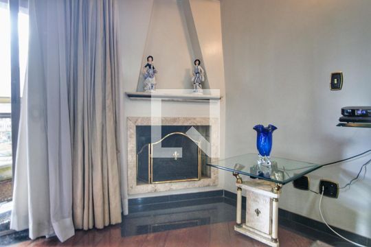 Para comprar apartamento mobiliado com 4 quartos, varanda, piscina e pet-friendly na Vila Mariana. — Sala de Estar