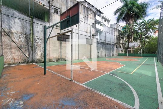 Para comprar apartamento mobiliado com 4 quartos, varanda, piscina e pet-friendly na Vila Mariana. — Área comum - Quadra