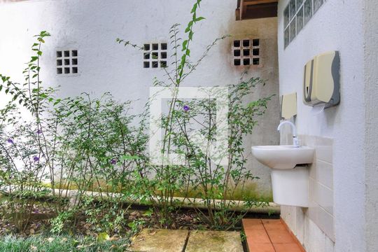 Para comprar apartamento mobiliado com 4 quartos, varanda, piscina e pet-friendly na Vila Mariana. — Área comum - Bosque