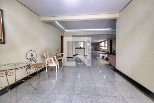 Para comprar apartamento mobiliado com 4 quartos, varanda, piscina e pet-friendly na Vila Mariana. — Hall de Entrada