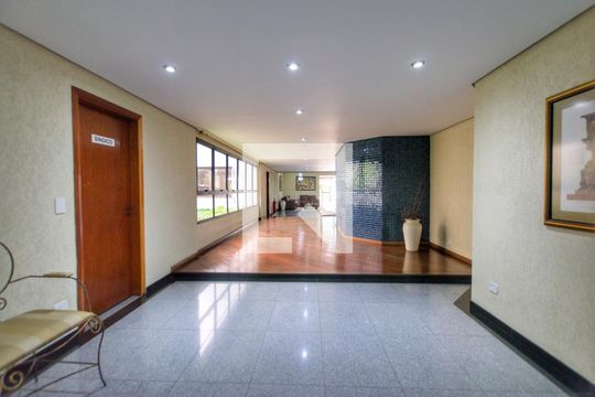Para comprar apartamento mobiliado com 4 quartos, varanda, piscina e pet-friendly na Vila Mariana. — Hall de Entrada