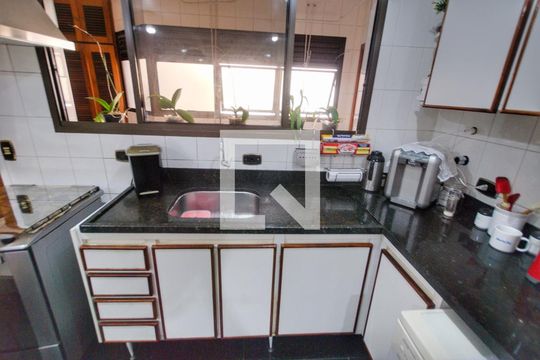 Para comprar apartamento mobiliado com 4 quartos, varanda, piscina e pet-friendly na Vila Mariana. — Cozinha