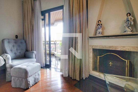 Para comprar apartamento mobiliado com 4 quartos, varanda, piscina e pet-friendly na Vila Mariana. — Sala de Estar