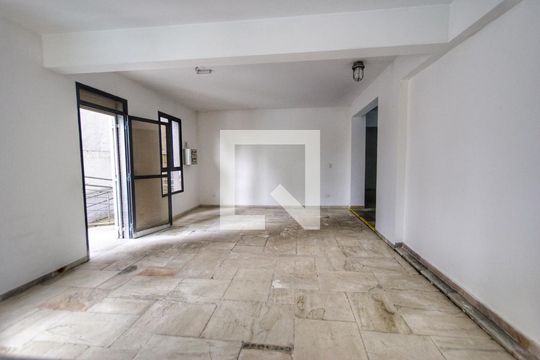 Para comprar apartamento mobiliado com 4 quartos, varanda, piscina e pet-friendly na Vila Mariana. — Área comum - Salão