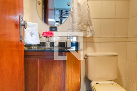 Para comprar apartamento mobiliado com 4 quartos, varanda, piscina e pet-friendly na Vila Mariana. — Lavabo