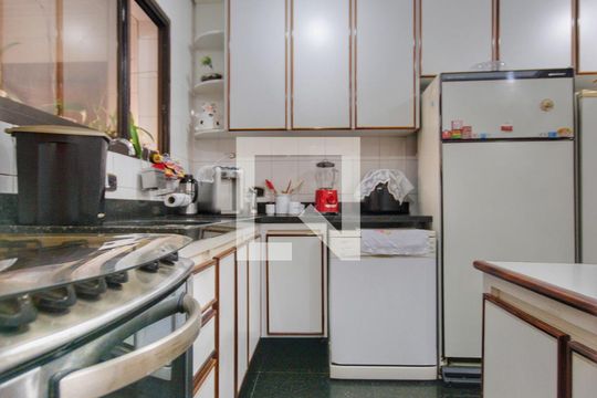Para comprar apartamento mobiliado com 4 quartos, varanda, piscina e pet-friendly na Vila Mariana. — Cozinha