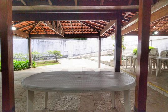 Para comprar apartamento mobiliado com 4 quartos, varanda, piscina e pet-friendly na Vila Mariana. — Área comum - Churrasqueira