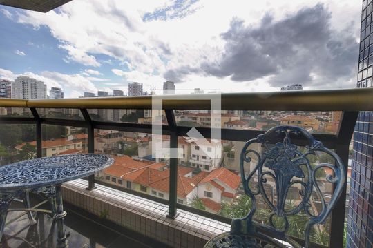 Para comprar apartamento mobiliado com 4 quartos, varanda, piscina e pet-friendly na Vila Mariana. — Quarto 1 - Varanda