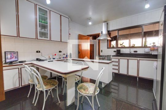 Para comprar apartamento mobiliado com 4 quartos, varanda, piscina e pet-friendly na Vila Mariana. — Cozinha