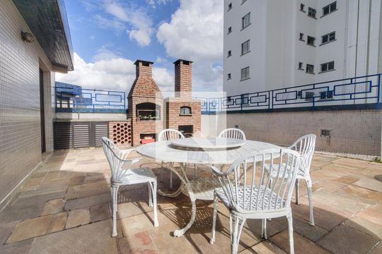 Para comprar apartamento mobiliado com 4 quartos, varanda, piscina e pet-friendly na Vila Mariana. — Cobertura - Churrasqueira