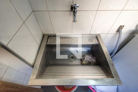 Para comprar apartamento mobiliado com 4 quartos, varanda, piscina e pet-friendly na Vila Mariana. — Área de Serviço