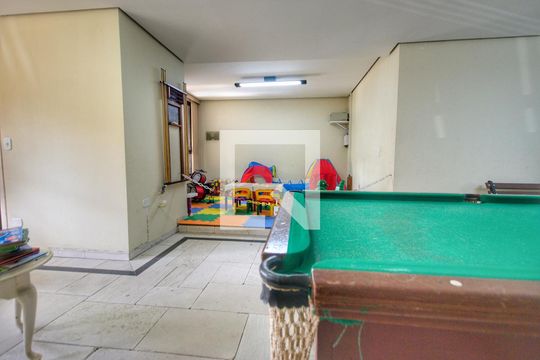 Para comprar apartamento mobiliado com 4 quartos, varanda, piscina e pet-friendly na Vila Mariana. — Área comum - Sala de jogos