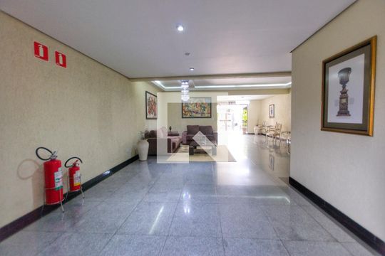 Para comprar apartamento mobiliado com 4 quartos, varanda, piscina e pet-friendly na Vila Mariana. — Hall de Entrada
