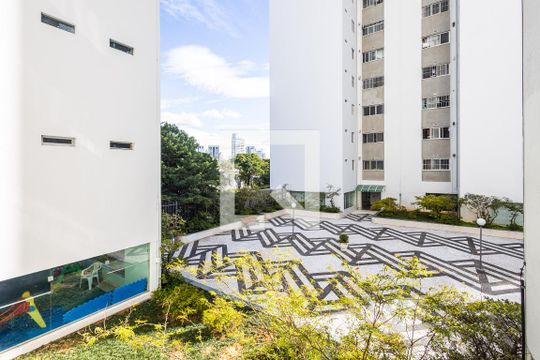 Comprar apartamento com varanda, closet e 4 quartos. — Área de Serviço - Vista