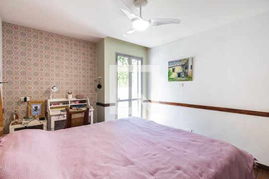 Comprar apartamento com varanda, closet e 4 quartos. — Suíte