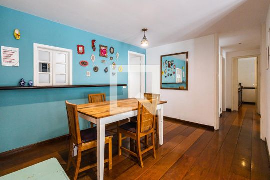 Comprar apartamento com varanda, closet e 4 quartos. — Sala