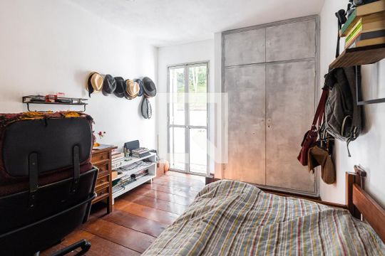 Comprar apartamento com varanda, closet e 4 quartos. — Quarto 1