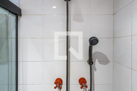 Comprar apartamento com varanda, closet e 4 quartos. — Banheiro