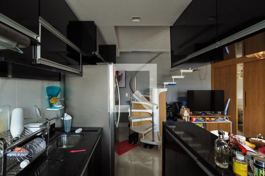 Apartamento com 3 quartos e churrasqueira. Compra ideal com churrasqueira no condomínio. — Cozinha
