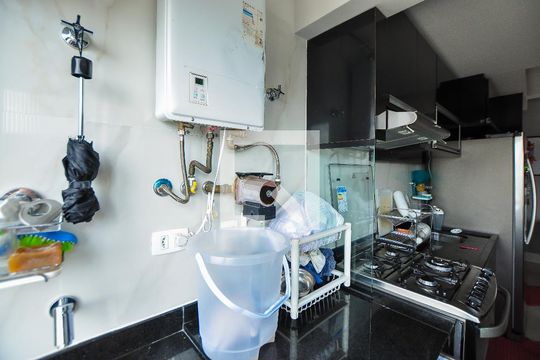 Apartamento com 3 quartos e churrasqueira. Compra ideal com churrasqueira no condomínio. — Área de Serviço