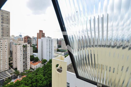 Apartamento com 3 quartos e churrasqueira. Compra ideal com churrasqueira no condomínio. — Área de Serviço
