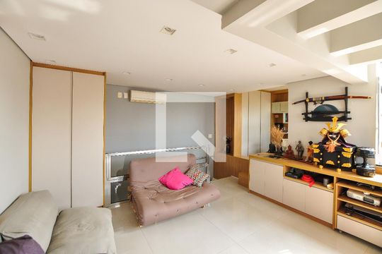 Apartamento com 3 quartos e churrasqueira. Compra ideal com churrasqueira no condomínio. — Sala de Estar