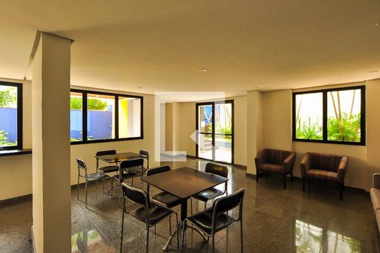 Apartamento com 3 quartos e churrasqueira. Compra ideal com churrasqueira no condomínio. — Área comum - Salão de festas