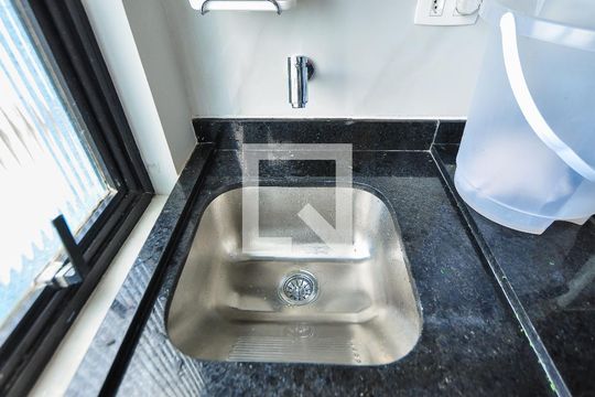 Apartamento com 3 quartos e churrasqueira. Compra ideal com churrasqueira no condomínio. — Área de Serviço