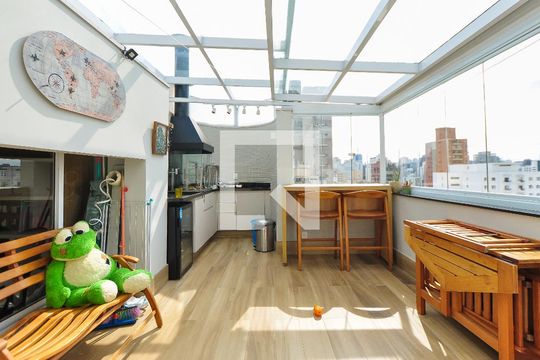 Apartamento com 3 quartos e churrasqueira. Compra ideal com churrasqueira no condomínio. — Varanda da Sala