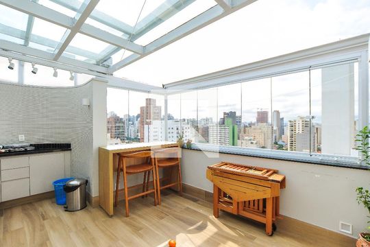 Apartamento com 3 quartos e churrasqueira. Compra ideal com churrasqueira no condomínio. — Varanda da Sala