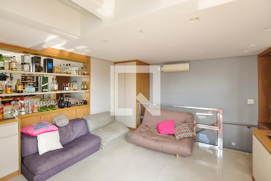 Apartamento com 3 quartos e churrasqueira. Compra ideal com churrasqueira no condomínio. — Sala de Estar