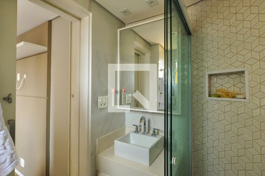 Apartamento com 3 quartos e churrasqueira. Compra ideal com churrasqueira no condomínio. — Banheiro do Quarto 2