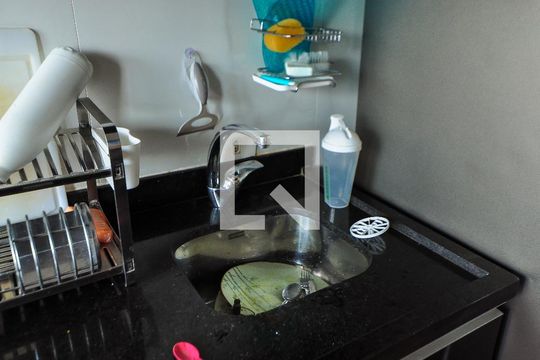 Apartamento com 3 quartos e churrasqueira. Compra ideal com churrasqueira no condomínio. — Cozinha