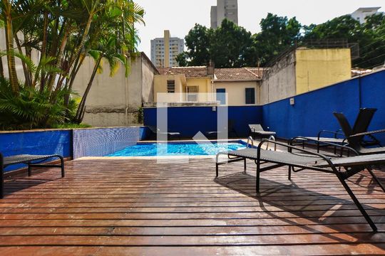Apartamento com 3 quartos e churrasqueira. Compra ideal com churrasqueira no condomínio. — Área comum - Piscina