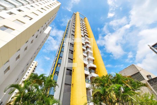 Apartamento com 3 quartos e churrasqueira. Compra ideal com churrasqueira no condomínio. — Fachada do Prédio