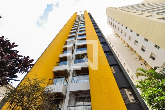 Apartamento com 3 quartos e churrasqueira. Compra ideal com churrasqueira no condomínio. — Fachada