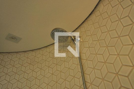 Apartamento com 3 quartos e churrasqueira. Compra ideal com churrasqueira no condomínio. — Banheiro do Quarto 2