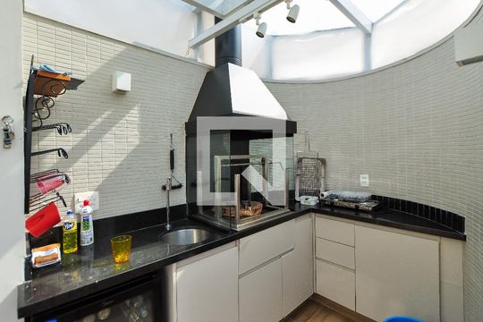 Apartamento com 3 quartos e churrasqueira. Compra ideal com churrasqueira no condomínio. — Varanda da Sala - Churrasqueira