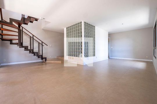 Apartamento à venda, com 335 m², 3 quartos e 4 vagas — Sala