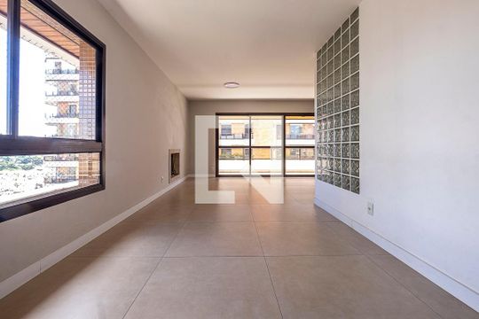 Apartamento à venda, com 335 m², 3 quartos e 4 vagas — Sala