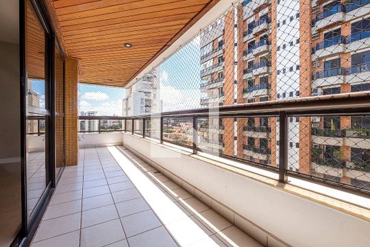 Apartamento à venda, com 335 m², 3 quartos e 4 vagas — Sala - Varanda